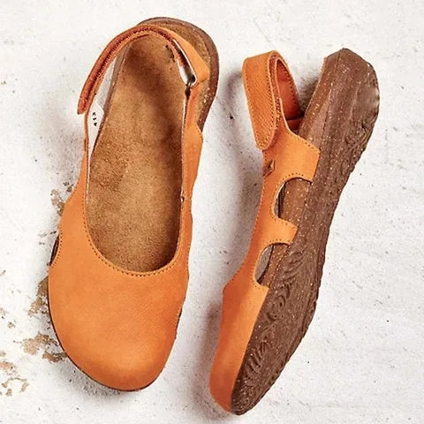 Geschlossene Sandalen aus Wildleder