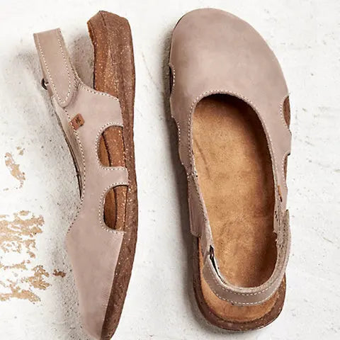 Geschlossene Sandalen aus Wildleder