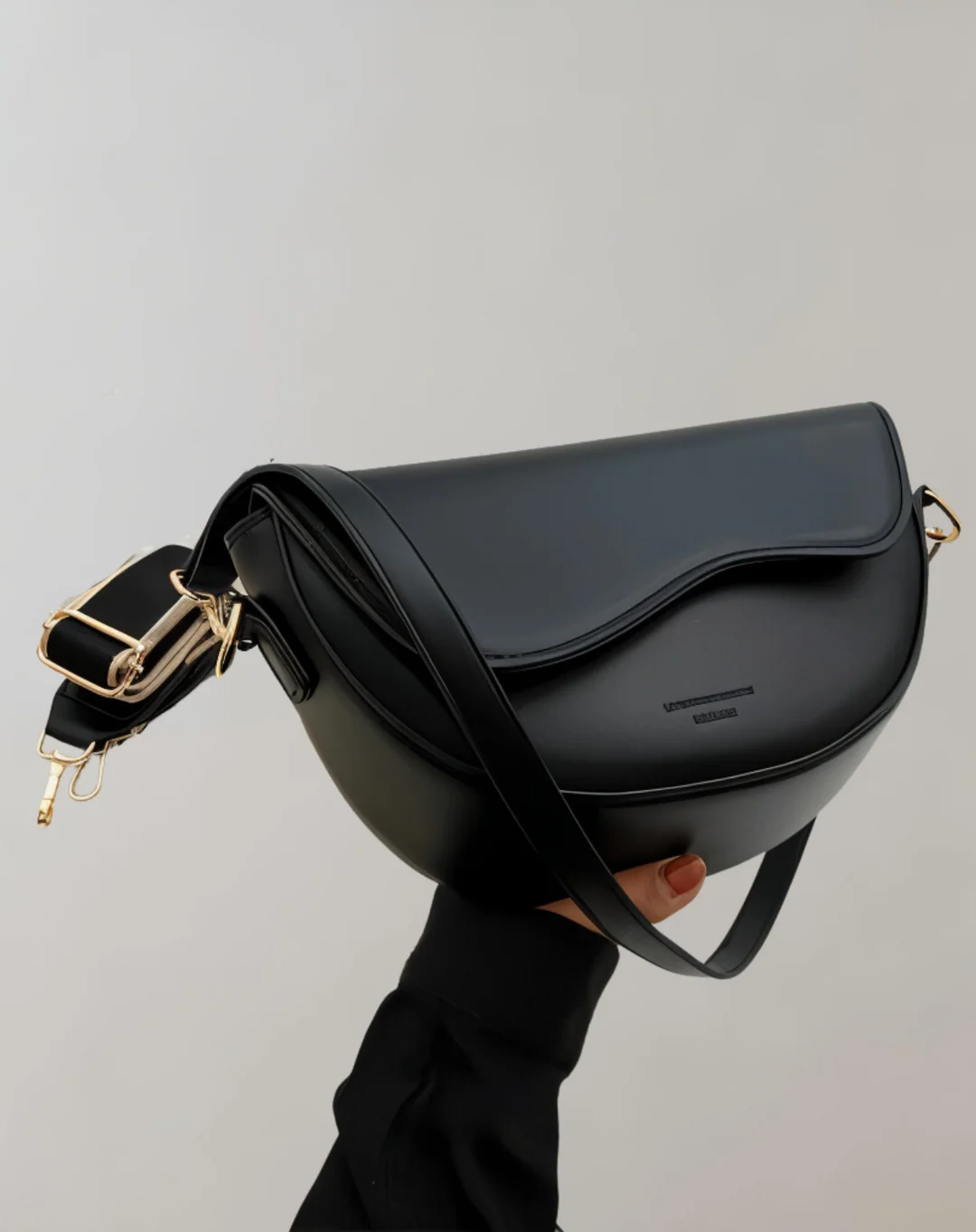 Damen-Satteltasche Halbmond aus Kunstleder