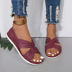 Flache Sandalen mit gekreuzten Riemen und Knoten