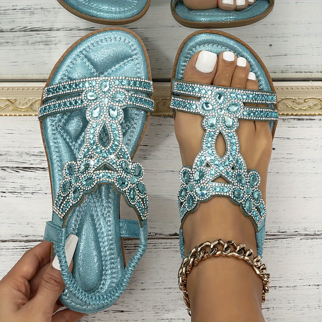Flache Sandalen mit Strass im Boho-Stil